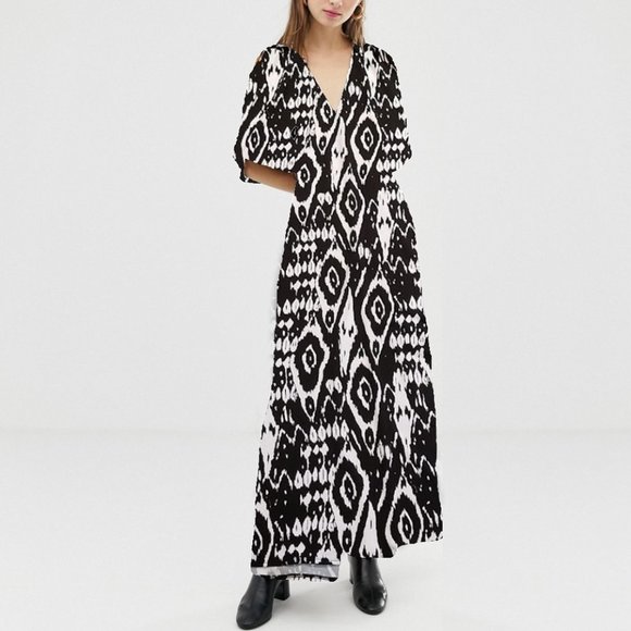 Black & White Ikat Pattern Maxi Dress - Picture 1 of 9